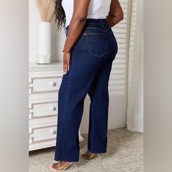 NWT Judy Blue High Waist Raw Hem Vintage & Back Darts Detail Straight Leg Jeans - Picture 7 of 14